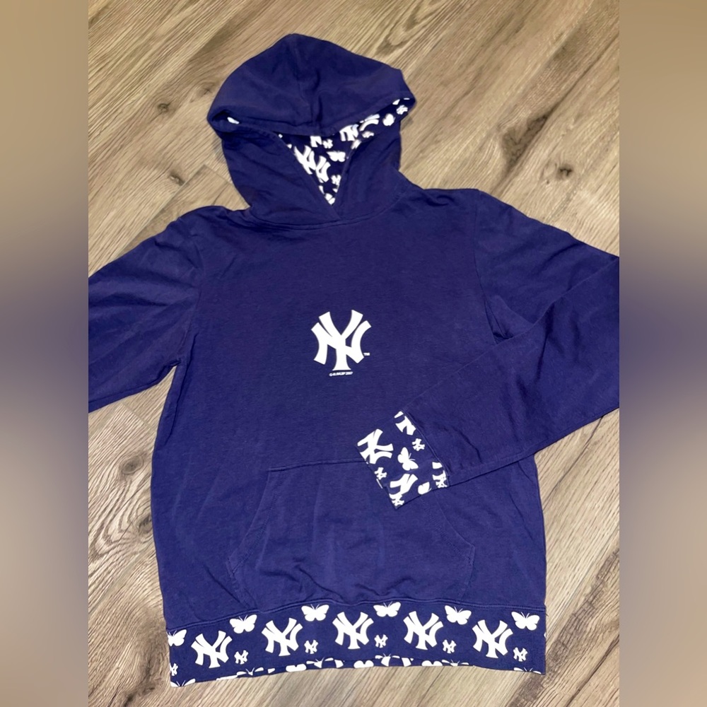 G-III sports for Her By Carl‎ Banks 2007 NY Yankees Butterfly Print Hoodi…